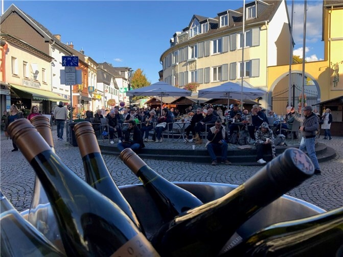 Die Gäste haben die Auswahl zwischen einigen erlesenen Tropfen.  Foto:privat