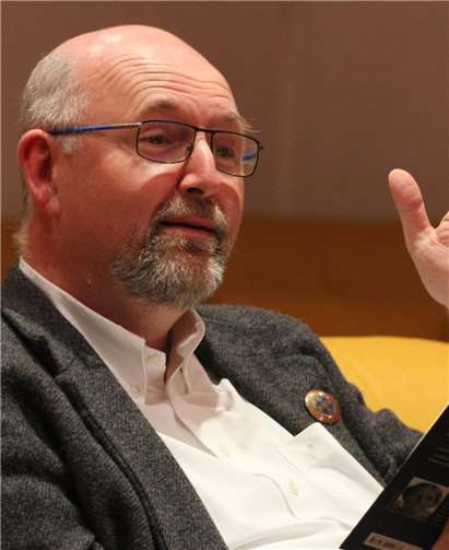 Der Gast sei willkommen Die Gäste hören nicht nur die Geschichten des Erzählers, sondern auch immer eine über ihn. privat