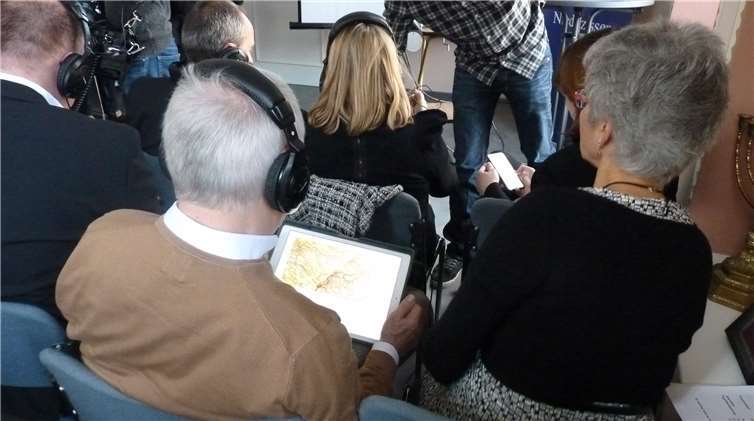 Die Gäste konnten nach dem Startschussdie Internetseite besuchen.