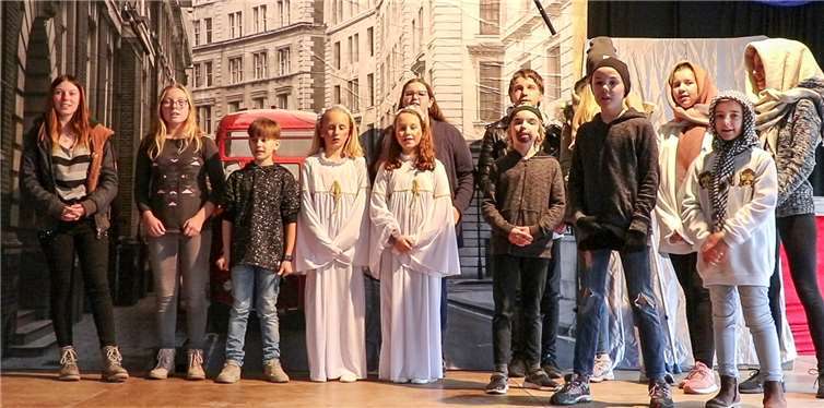 Die Gäste konnten sich vom weihnachtlichen Ambiente der „Alten Schmiede“ „verzaubern“ lassen.Sven Lill