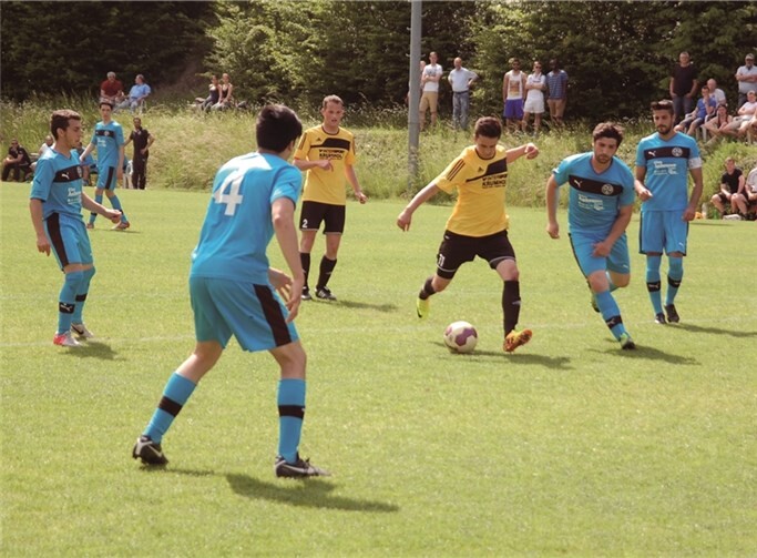 Die Gäste ließen den Gönnersdorfern viel Spielraum, sodass diese immer öfter gefährlich vor das Urmitzer Tor kamen.  RÜ