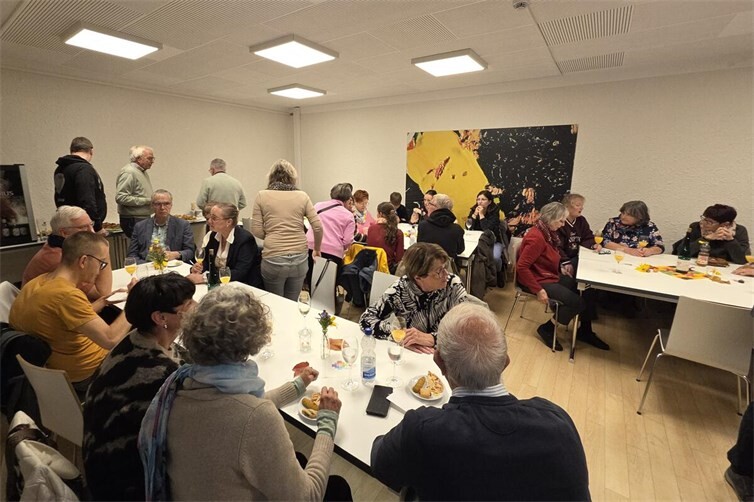 Die Gäste nutzten die Runde für ausgiebige Gespräche im Zeichen der Begegnung und des Dialogs.