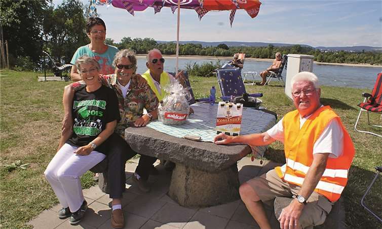 Die Gäste schätzen nicht nur die vorbildlich angelegten Stellplätze für die Wohnmobile, sondern auch die Sitzgelegenheiten mit Aussicht auf den Rhein. GH