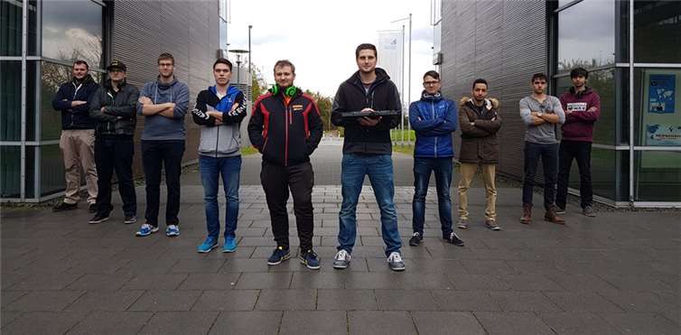 Die Gamer vom RheinAhrCampus: In der Patrick Swierczek (Mitte rechts) ist einer der Gründer des Teams. privat