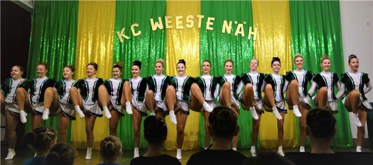 Die Gardetänze heizten die Stimmung bei der Prunksitzung kräftig ein. Fotos: privat