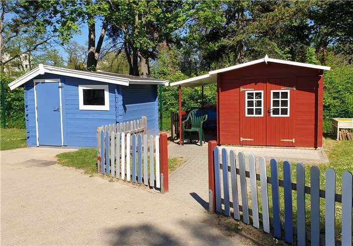 Die Garten- und Spielhäuser bekamen einen neuen Anstrich. Fotos: Caritas
