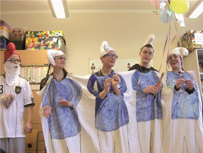 Die Gartengruppe der Werkstufen präsentierten sich als Schlümpfe. privat