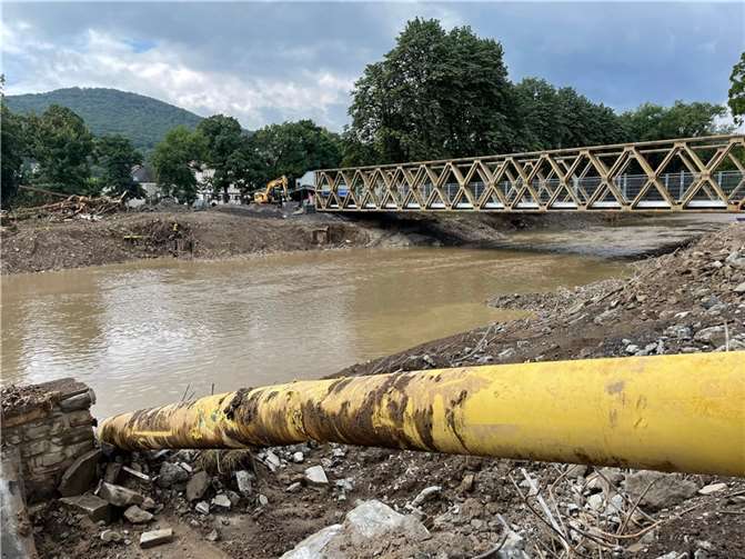 Die Gashochdruckleitung der evm-Gruppe führte direkt an der Ahr entlang und wurde durch die Flut 2021 zerstört.  Foto: evm