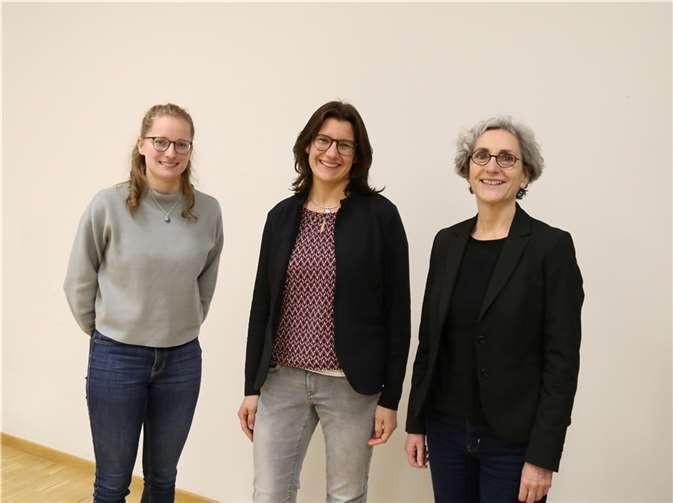 Die Gastdozentin gemeinsam mit den engagierten Organisatorinnen der Themenwoche (v.l. Carina Post, Prof. Dr. Klein-Zimmer, Prof. Dr. Magdalena Stülb).Foto: Hochschule Koblenz