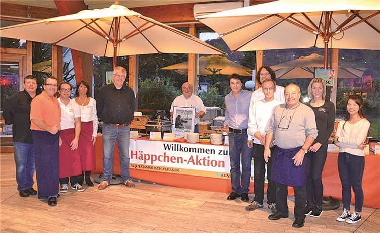 Die Gastronomen freuten sich, dass ihr Häppchenbuffet wieder so gut angenommen wurde.privat