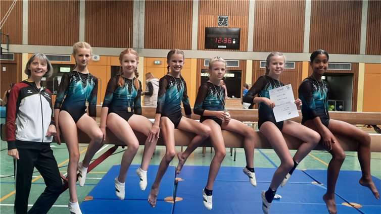 Die Gaupokalsiegerinnen mit Trainerin Katja Krämer. Fotos: TG Bendorf-Weitersburg