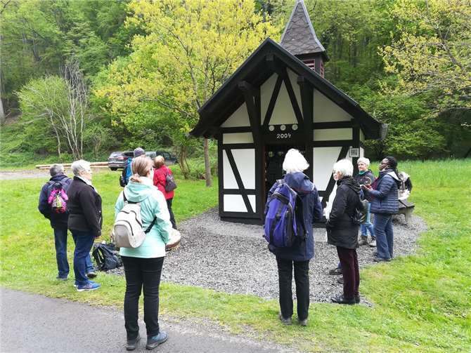Die Gedenkstätte im Fockenbachtal ist eine Station der Pilgerwanderung. An dieser Stelle stand im 19. Jahrhundert eine Ölmühle, die Mutter Rosas Vater gepachtet hatte. Hier lebte die Ordensgründerin als junges Mädchen mit ihrer Familie.  Foto: Schwester Marian Buding