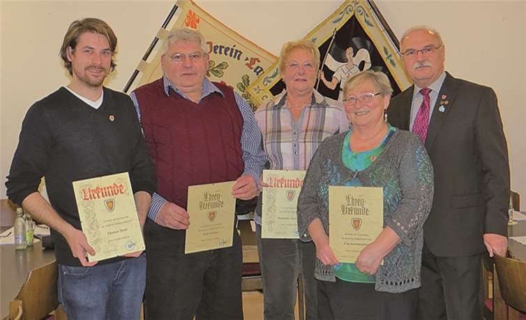 Die Geehrten: Thomas Mohr, Willi Nicklas, Marianne Assenmacher, Uta Assenmacher mit Siegfried Schmidt. privat