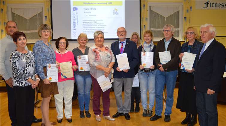 Die Geehrten des Postsportvereins Remagen mit Günter und Anneliese Chatenay (Mitte) und Fritz Langenhorst (r.). Foto: AB