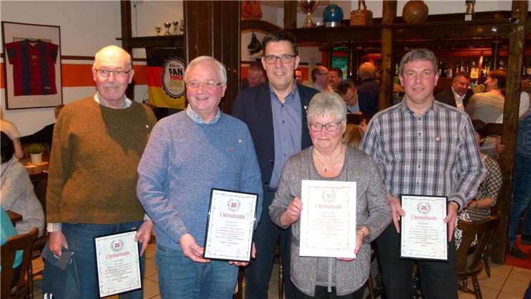 Die Geehrten des TV Güls. Foto: Nico Vogt