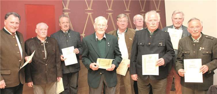 Die Geehrten für 40-jährige Mitgliedschaft.BÜN