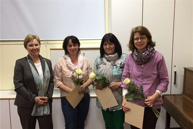 Die Geehrten für fünf Jahre Mitgliedschaft (v.r.): Bettina Menzel, Swetlana Vogel, Christine Schmitz und die scheidende Vorsitzende Helga Schmitt. privat