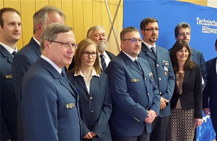 Die Geehrten mit MdB Mechthild Heil, OB Wolfgang Treis, dem stellv. Landesbeauftragten Marcel Ocker, dem Bundessprecher Frank Schulz und dem Ortsbeauftragten Michael Wildey.THW