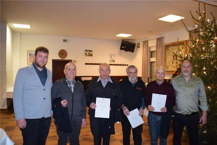 Die Geehrten mit ihren Urkunden.Foto: privat