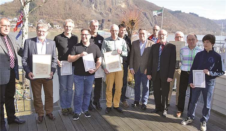 Die Geehrten um den Präsidenten des Kanuverbandes Rheinland, Michael Weber (4.v.r.).AB