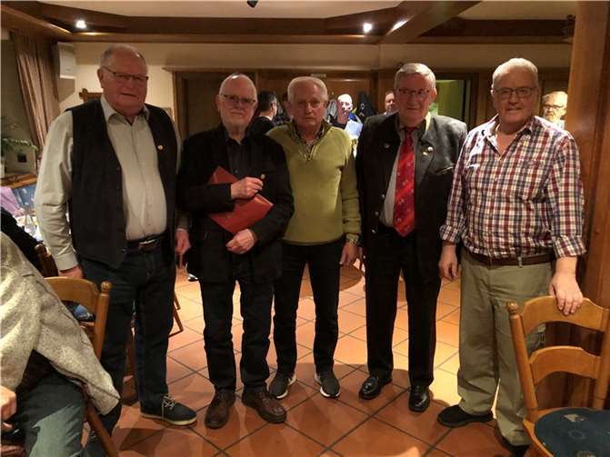 Die Geehrten (v.l.) Robert Schiffer, Richard Schneider, Gerd Schneider mit Kreisvorstandsmitglied Karl-Heinz Müller und 2. Vorsitzender Jürgen Krissel.  Fotos: privat