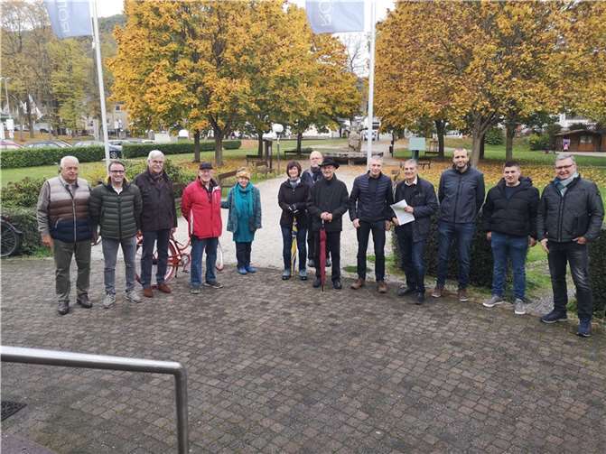 Die Gehwege und Verkehrssituation rund um die Grundschule waren schon wiederholt Thema der traditionellen Ortsbegehungen der CDU Bad Breisig. Foto: CDU