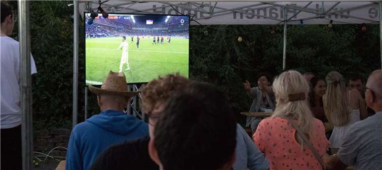 Die Gelegenheit zum Pulbic Viewing wurde gerne genutzt.