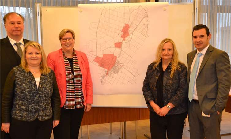 Die Gemeinde Swisttal und die Firma bn.t treiben den weiteren Netzausbau in Odendorf voran. Weigert