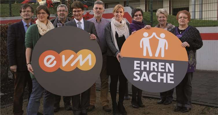 Die Gemeindecafés der Verbandsgemeinde Linz sowie die Jugendpflege JuLi nahmen freudig die Spende der evm entgegen.evm