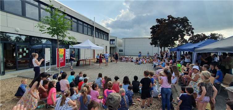 Die Gemeinschaftsgrundschule Meckenheim-Merl organisierte ein Abschiedsfest auf dem Schulgelände zur Verabschiedung der Schüler der vierten Klassen. Foto: privat