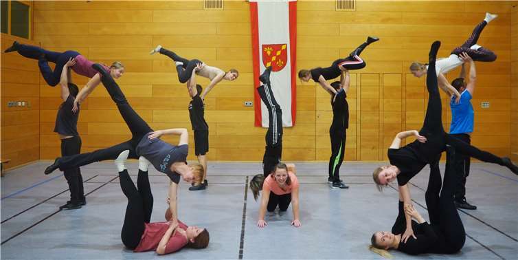 Die Gemischte Garde probt fleißig für die atemberaubenden Bühnenshows. Foto: privat