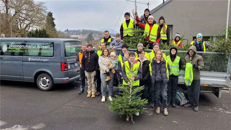 Die Georgspfadfinder in Mendig haben zahlreiche Weihnachtsbäume eingesammelt.  Foto: privat