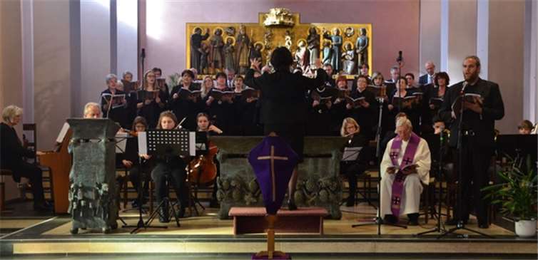 Die Gesamtleitung lag bei Dirigentin Dr. Ute Mittelberg.