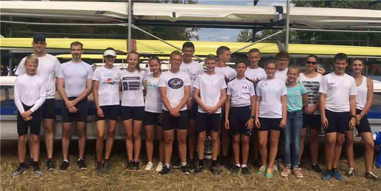 Die Gesamtmannschaft der Rudergesellschaft Treis-Karden bei den Südwestdeutschen Meisterschaften in Trier.Privat