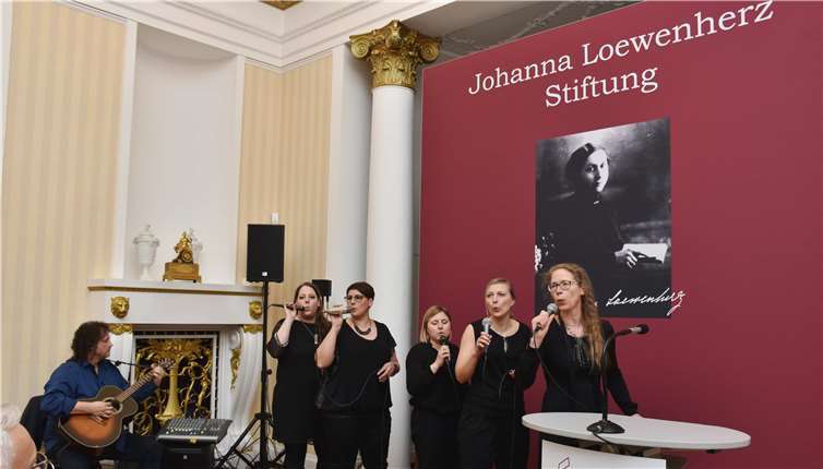 Die Gesangsgruppe Femmes Vokalaus Koblenz umrahmte musikalisch den Festakt. Fotos: HEP