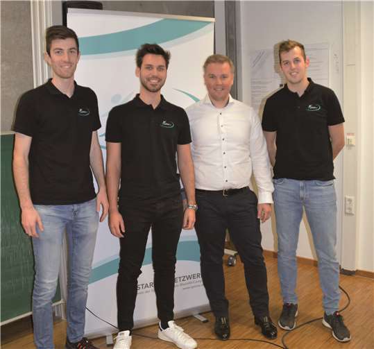 Die Geschäftsführer des SpoRAC e. V. begrüßten den ehemaligen Absolventen zum Sportforum. Von links: Daniel Jensen, Finn Wiesmann, Paul Specht und Simon Schwarz. RheinAhrCampus