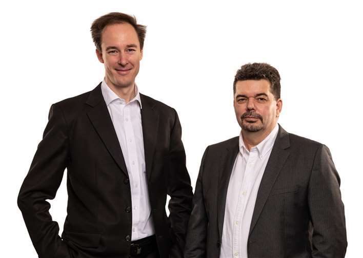 Die Geschäftsführung der Ahrtal-Werke freut sich trotz Flut über ein positives Jahresabschlussergebnis in 2021 (v.l.) Dominik Neswadba und Thomas Hoppenz. Foto: Ahrtal-Werke GmbH