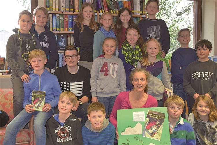 Die Geschichte ist geschafft - zufriedene Zuhörer lauschten den Vorlesern bis tief in die Nacht. privat