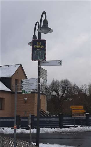 Die Geschwindigkeitstafel in Steinen. Foto: privat