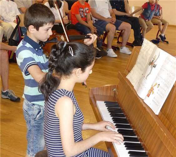 Die Geschwister Poghosyan wussten im Duett mit zwei tollen Beiträgen das Publikum zu begeistern.