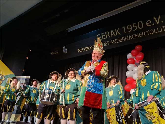 Die Gesellschaft der ehemaligen Repräsentanten des Andernacher Karnevals (GERAK 1950 e.V.) hatte auch in diesem Jahr die Ehre, den traditionellen Polterabend des Andernacher Tollitätenpaares samt Hofstaat auszurichten. Foto: privat