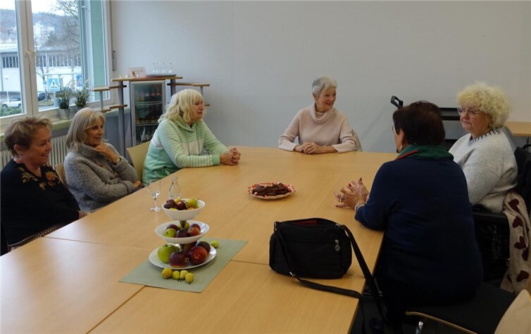Die Gesprächsgruppe beim „Klaaf“.  Foto: Rainer Stuckenschmidt