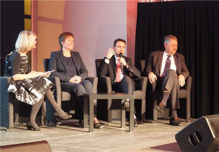 Die Gesprächspartner zum Schwerpunkt Soziales waren Katrin Wolf, Moderatorin (v.li.), Martina Best-Liesenfeld, Caritasdirektorin, David Langner, Sts. Sozialministerium und Uwe Klemens, Vorstandsmitglied der Stiftung.