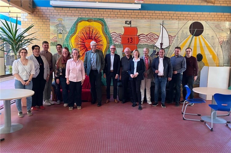 Die Gesprächsrunde im Foyer der Michael-Ende-Schule