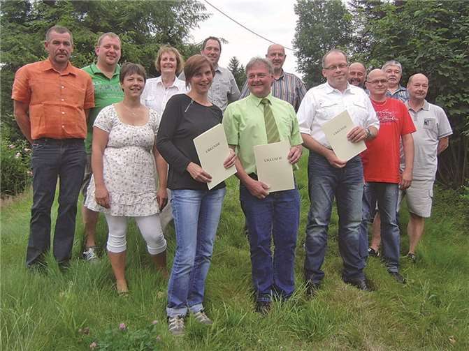 Die Gewählten mit ihren Ernennungsurkunden. privat