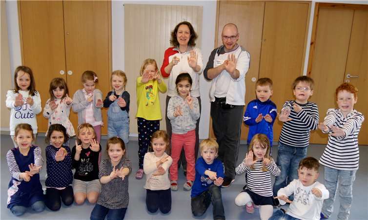Die Gewaltpräventionstrainer Kristina Obermann und Frederik Felski trainierten die Vorschulkinder der Kindertagesstätte Rappelkiste erfolgreich in Selbstverteidigung und Selbstbehauptung. privat