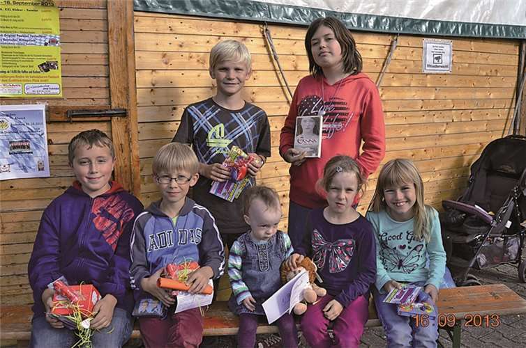 Die Gewinner: Oben: Jan Kowalke, Johanna Horn, unten: Daniel Bolde, Dennis Görtz, Emma Deres, Eva Deres, Julia Rang. privat