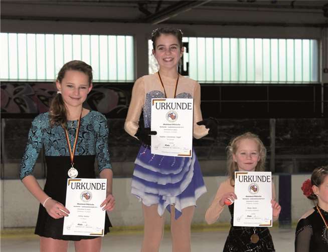 Die Gewinner der Medaillen sind: Erster Platz Sophie-Constanze Vogel, FUN ON ICE, Neuwied, zweiter Platz Celina Keilen, EV Bitburg, dritter Platz Maya Kwiet, ERC Homburg/Saar. privat