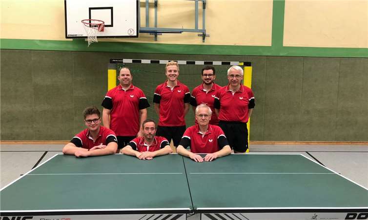 Die Gewinner der Partie: (v.l.n.r.): Dominik Schmitt, Dirk Drengwitz, Matthias Meister, Fabian Berens, Hans-Peter Berens, Miguel Carpio und Josef Berens. Foto: privat