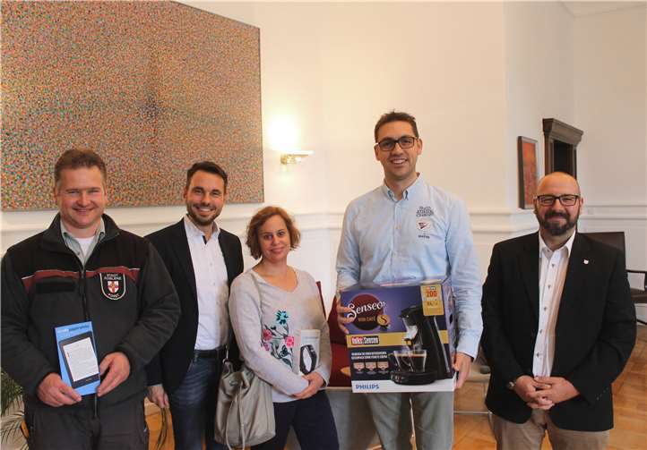 Die Gewinner der drei Hauptpreise durften diese persönlich vom Oberbürgermeister entgegennehmen.Foto: privat